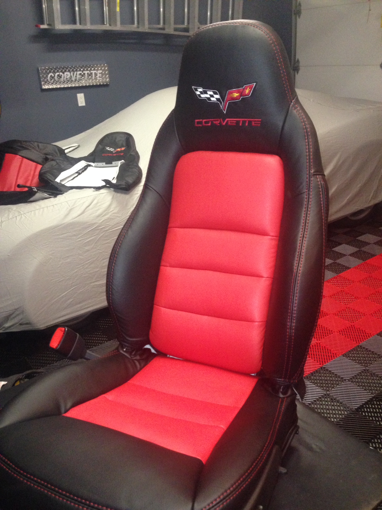 2005-2011 C6 Corvette Seat Covers Black/Red – Interior Innovation